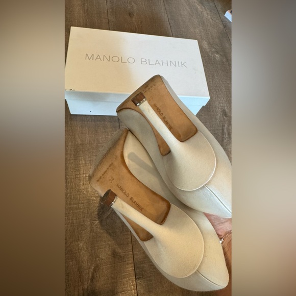 Sold Manolo Blahnik Hangisi Pump 38 - Picture 10 of 10